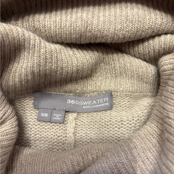360 Sweater Size XS - Picture 3 of 3